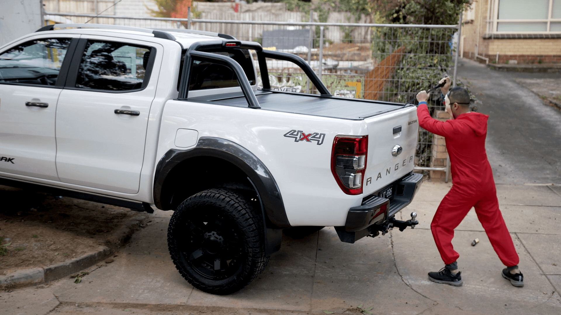 HSP Roll R Cover Electric Roll Top Security video: Roll R Cover closed over the ute tub on a dual cab
