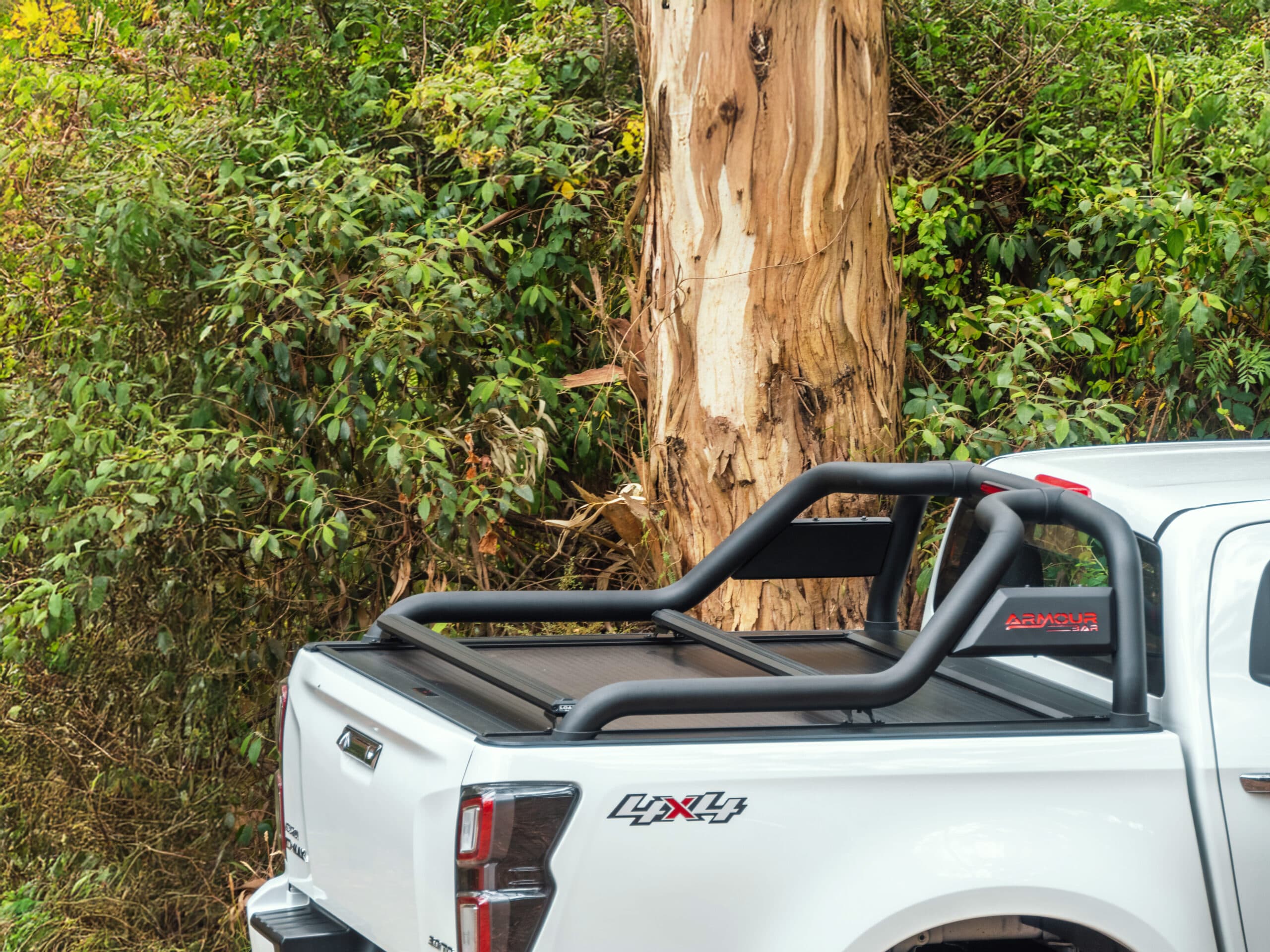 Ute Sports Bar: HSP Armour Bar mounted behind the cab of a dual cab ute