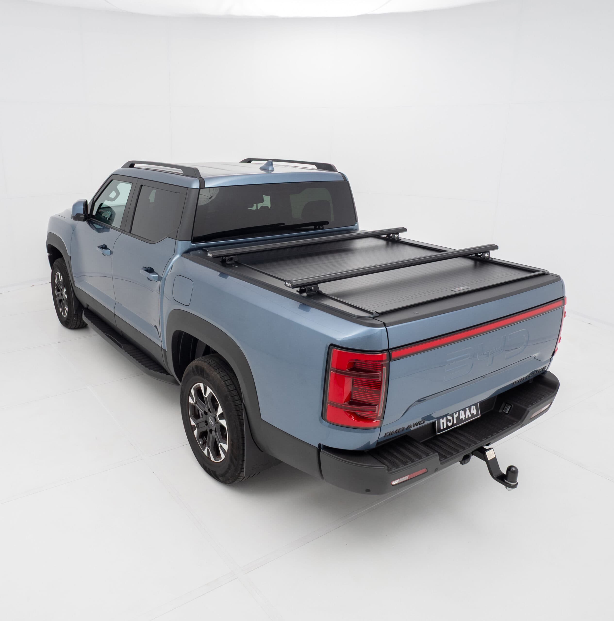 BYD Shark 6 with HSP Electric Roller Cover and CrossTub Bars – versatile electric ute lid with load-carrying crossbars