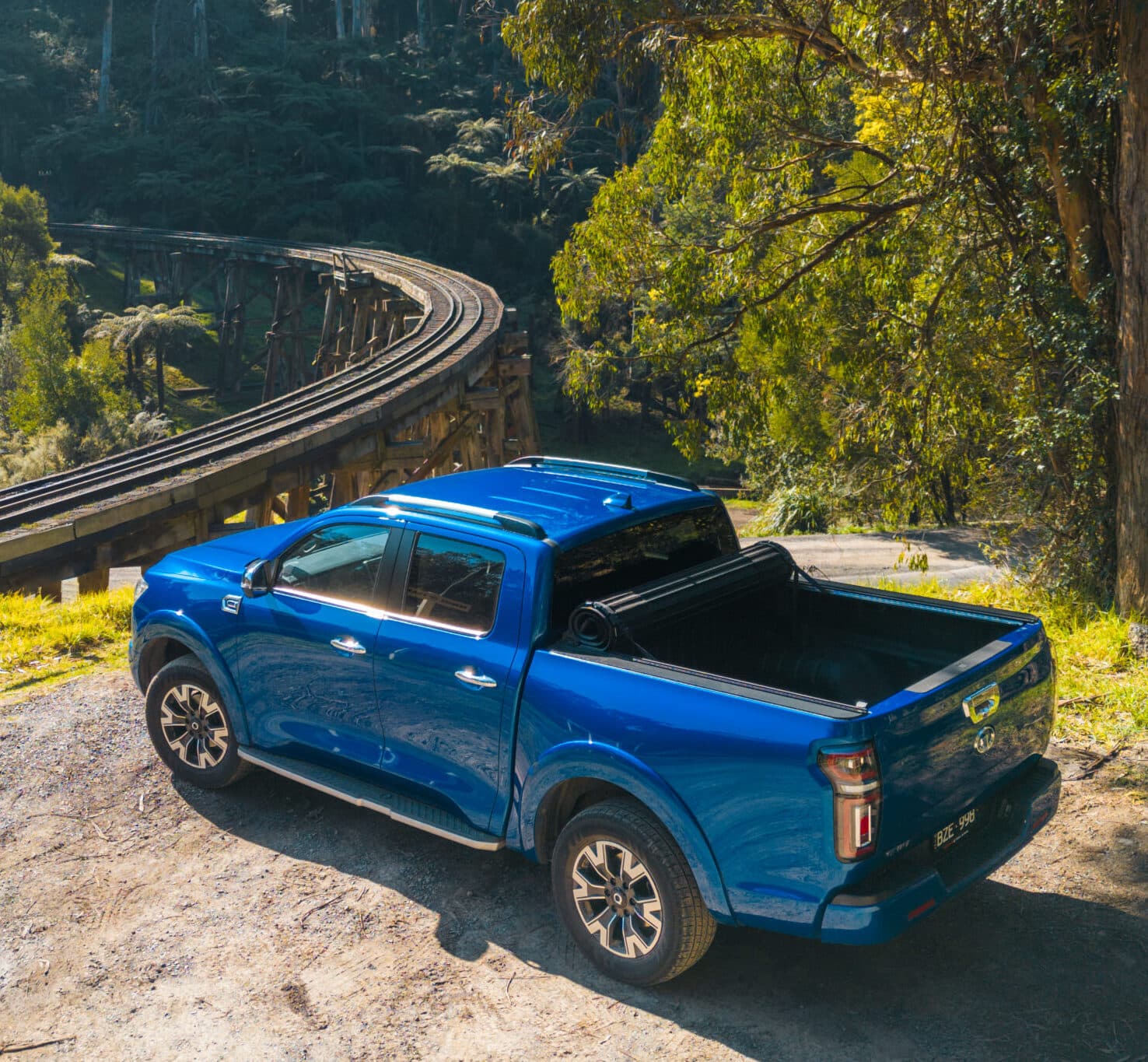 GWM Cannon Tonneau Cover: HSP Roll Mate closed over the ute tub on a dual cab, shown from above
