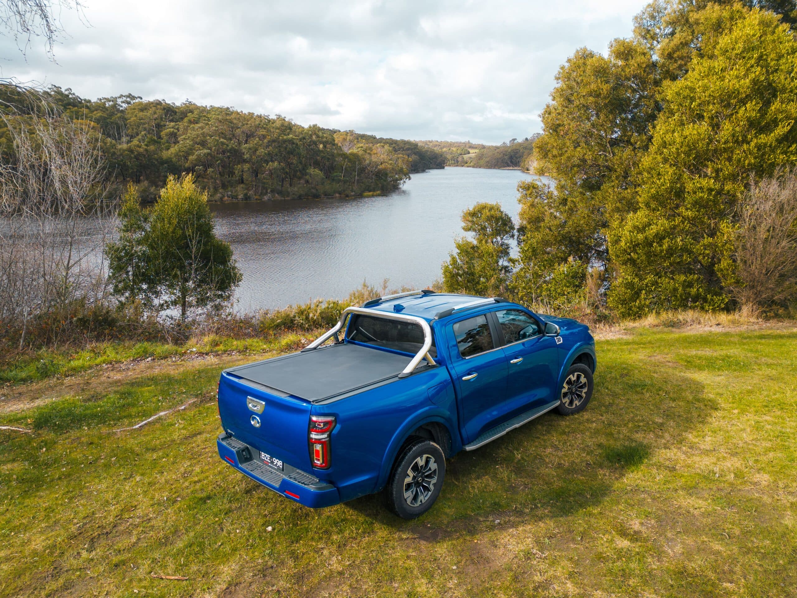 HSP Roll Mate: Roll Mate closed over the ute tub on a dual cab, shown from above