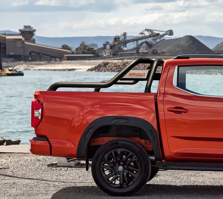 Ute Accessories: Australian-made roller covers, racks and tub gear on a dual cab ute, with the HSP Armour Bar sports bar